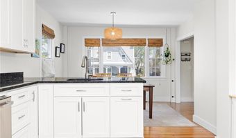 92 Franklin St, Bristol, RI 02809
