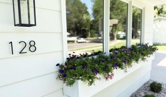 128 Elizabeth Dr, Aberdeen, SD 57401