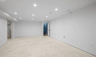 126 Asilomar Ct, Ballwin, MO 63021