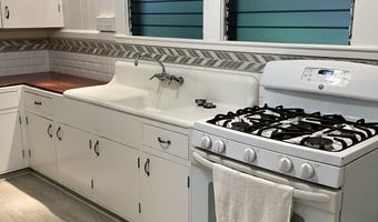 568 KALANIKOA St 2, Hilo, HI 96720