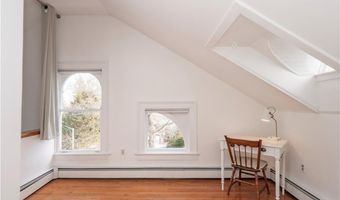 1 Oakwood Ter 7, Newport, RI 02840