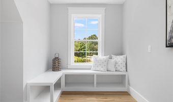 35 Beech Crest Rd, East Greenwich, RI 02818
