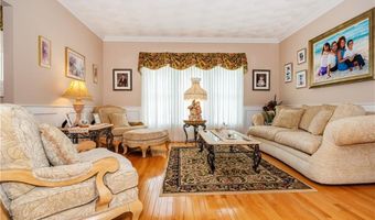 9 Wilshire Ln, Cranston, RI 02921