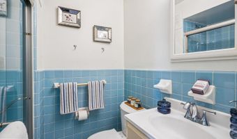 5005 BATTERY Ln #1, Bethesda, MD 20814