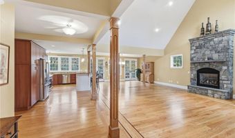 71 Norton Ave, Cranston, RI 02920