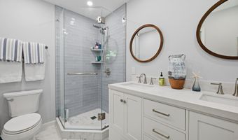 3 Birchcrest Dr, Danbury, CT 06811