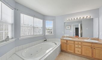 8 Avalon Ave, Barnegat, NJ 08005