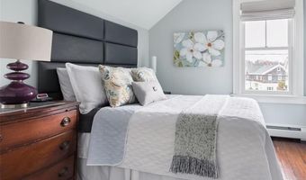 16 Carroll Ave, Newport, RI 02840