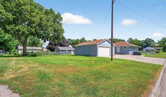 2100 Searle St, Des Moines, IA 50317