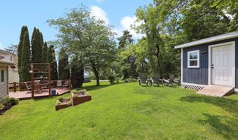 52 Berkshire Dr, Brookfield, CT 06804