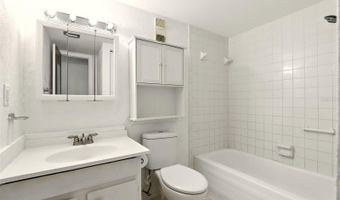 954 LAKE DESTINY Rd F, Altamonte Springs, FL 32714