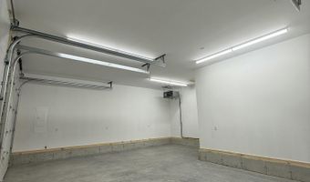 9 Hutchins St, Auburn, ME 04210