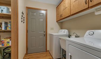 37785 Sunnyfield Cir, Avon, MN 56310