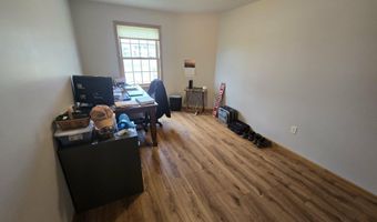 511 Clearwater Cir, Beatrice, NE 68310