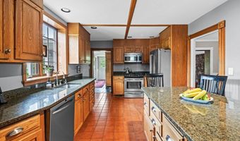 18 East St, Beverly, MA 01915