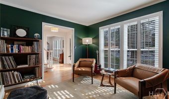 196 Avalon Dr, Athens, GA 30606