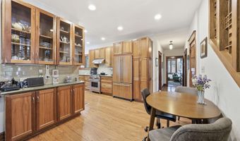 2817 24TH St N, Arlington, VA 22207