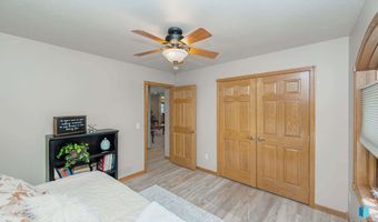 216 W Mountain Ash St, Brandon, SD 57005
