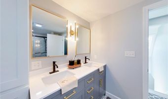 56 Pasture Farm Dr, Middletown, RI 02842