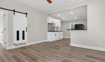 104 S Oak St, Arrowsmith, IL 61722