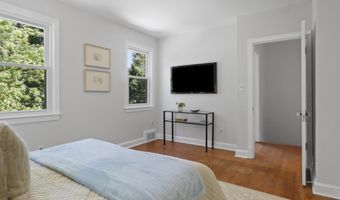2323 N BURLINGTON St, Arlington, VA 22207