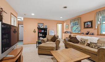 10 Sabin Dr, Airmont, NY 10901