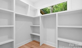 1106 Brookhurst Dr, Charlotte, NC 28205