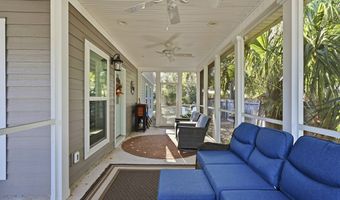 72 13th St, Apalachicola, FL 32320