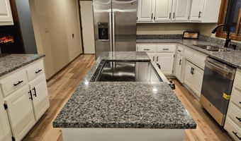 806 E Springfield St, Aurora, MO 65605