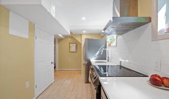 5929 AVON Dr, Bethesda, MD 20814