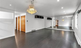 16 Newgate Rd, Amherst, NY 14226