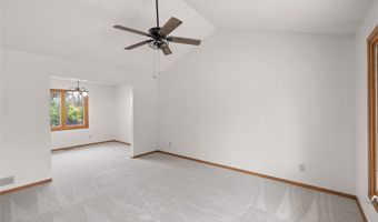 725 11th St SE, Altoona, IA 50009