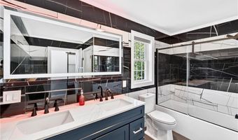 318 Farmington Ave, Cranston, RI 02920