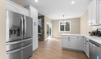 813 E Heatherwood Dr, Brandon, SD 57005
