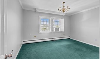 553 Bellevue Ave 14, Newport, RI 02840