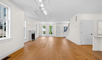 75 Bridge St, Newport, RI 02840
