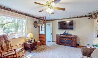 1195 New Milford Rd, Atwater, OH 44201
