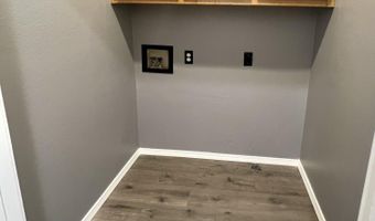 603 Lakeview Dr, Aurora, MO 65605