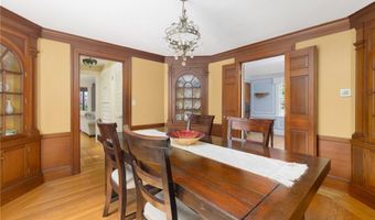 2 Carvin Ct, Warwick, RI 02886