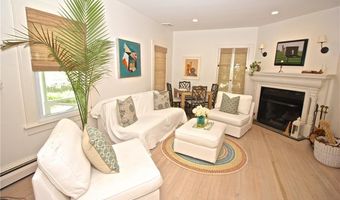 215 Coggeshall Ave, Newport, RI 02840