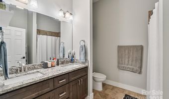 8 Apple Ln, Asheville, NC 28804