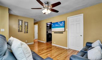 1 Somerset Rd W, Amityville, NY 11701