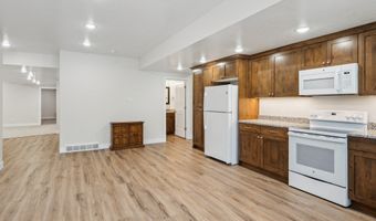 735 E 850 S, Centerville, UT 84014