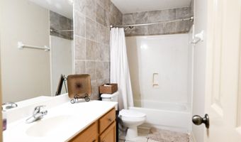 6437 INNISWOOD Dr, Bartlett, TN 38135