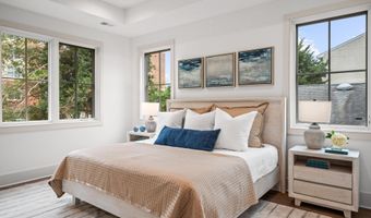 2133 N OAKLAND St, Arlington, VA 22207