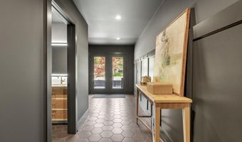 2777 Donna Dr, Columbus, OH 43220