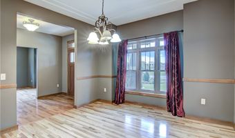 907 Sandalwood Dr, Altoona, WI 54720