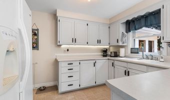 1312 N VIOLA St, Appleton, WI 54911
