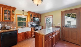 104 Knotty Oak Rd, Coventry, RI 02816