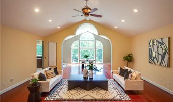 105 Lake Dr, Alton, IL 62002